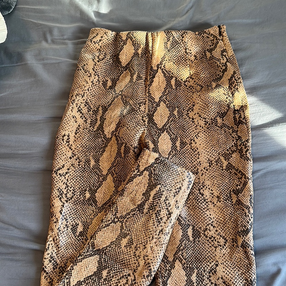 Snakeskin leggings